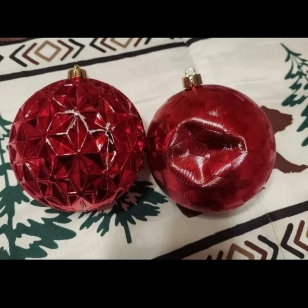 EXTRA LARGE CHRISTMAS BALL ORNAMENTS 4 + 2 BONUS = 6 TOTAL NWOT*